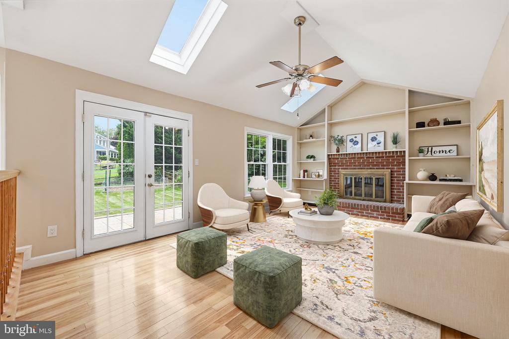 34 SPINNING WHEEL COURT