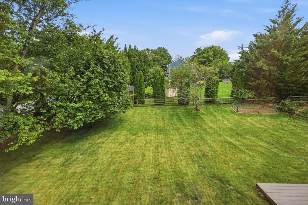 34 SPINNING WHEEL COURT