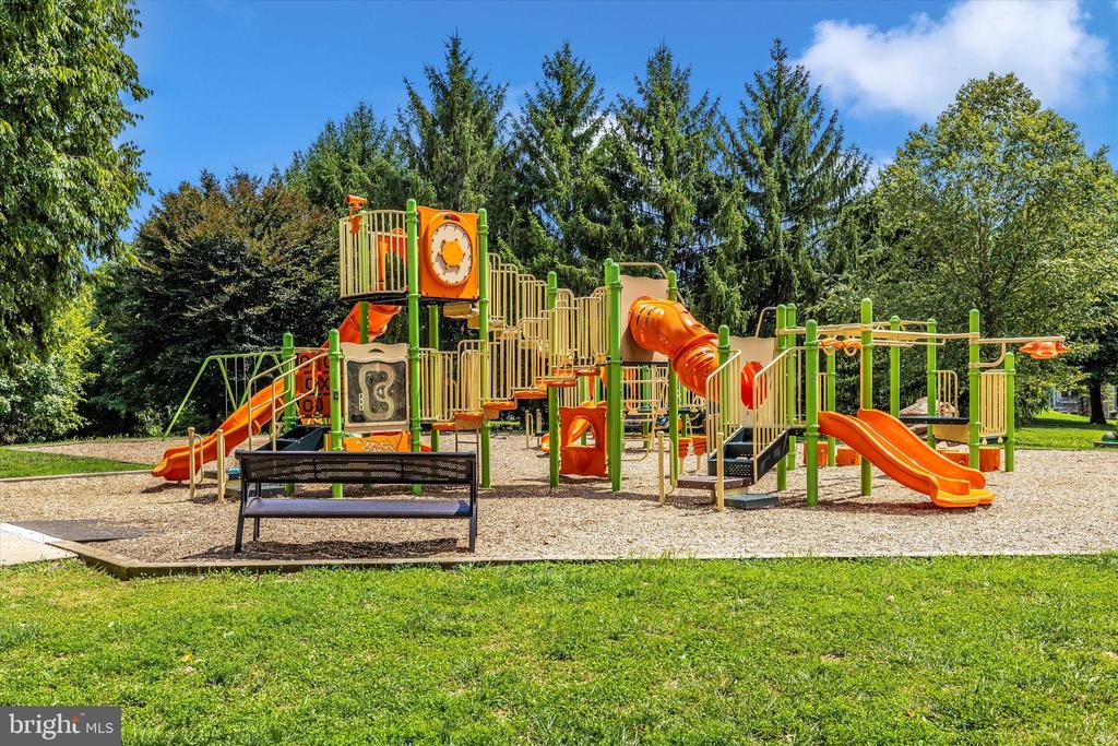 34 SPINNING WHEEL COURT