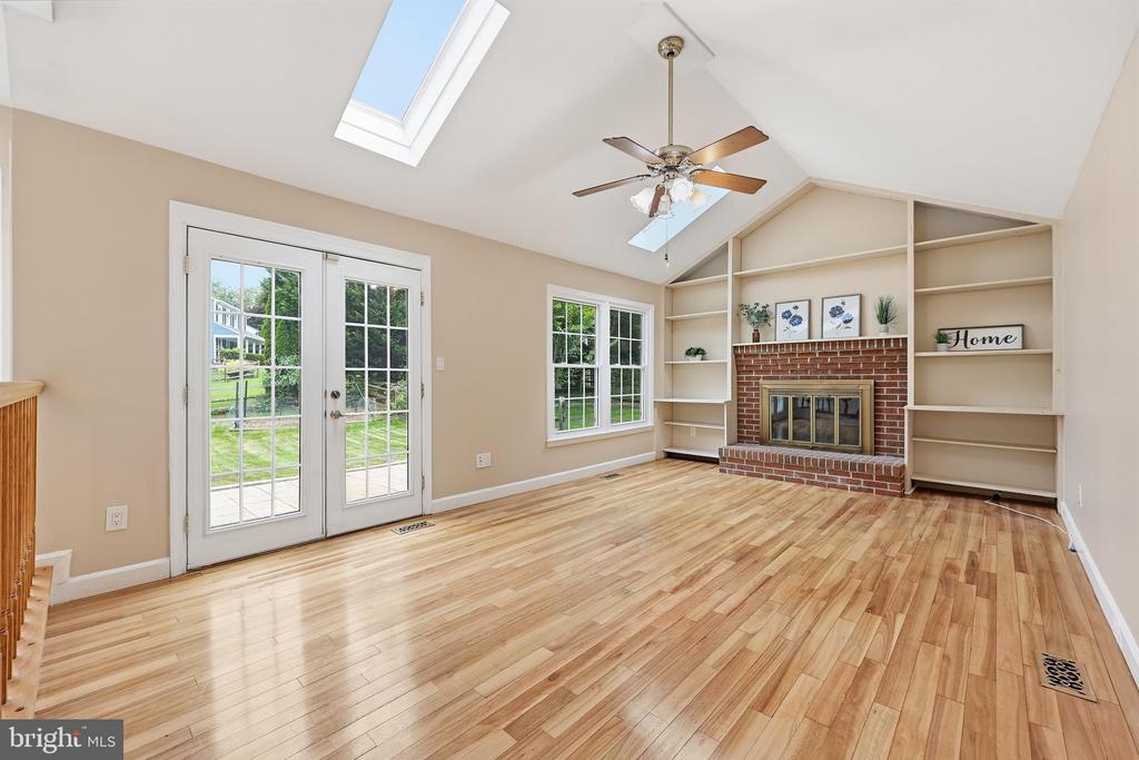 34 SPINNING WHEEL COURT