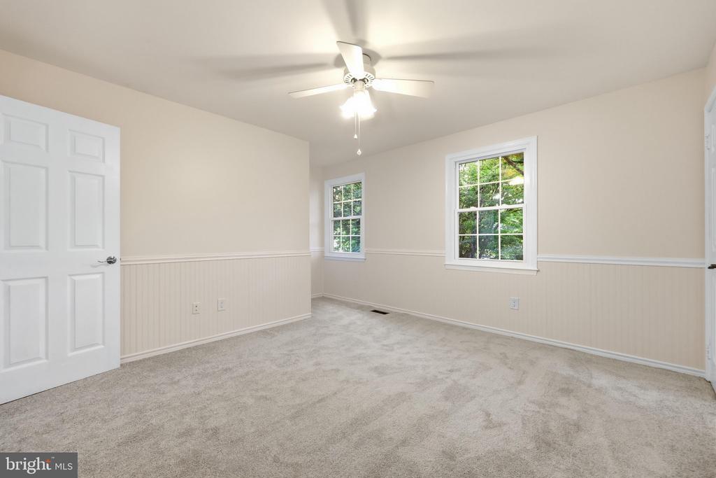 34 SPINNING WHEEL COURT