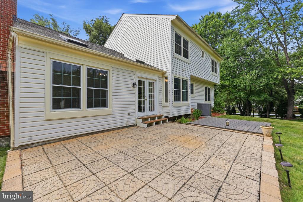 34 SPINNING WHEEL COURT