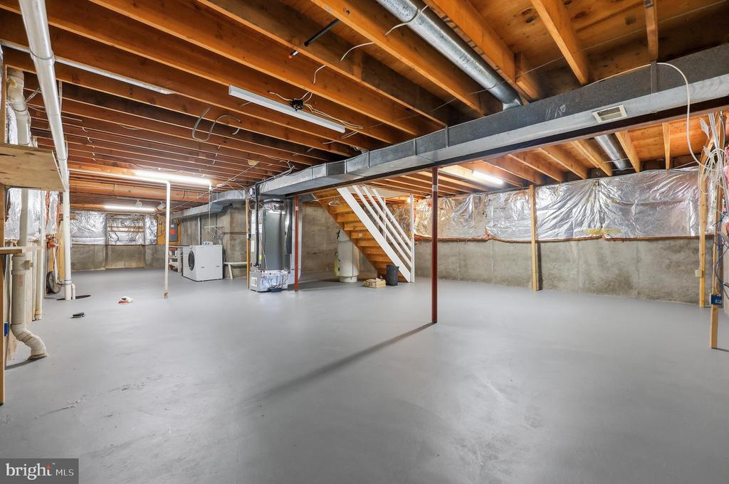 34 SPINNING WHEEL COURT