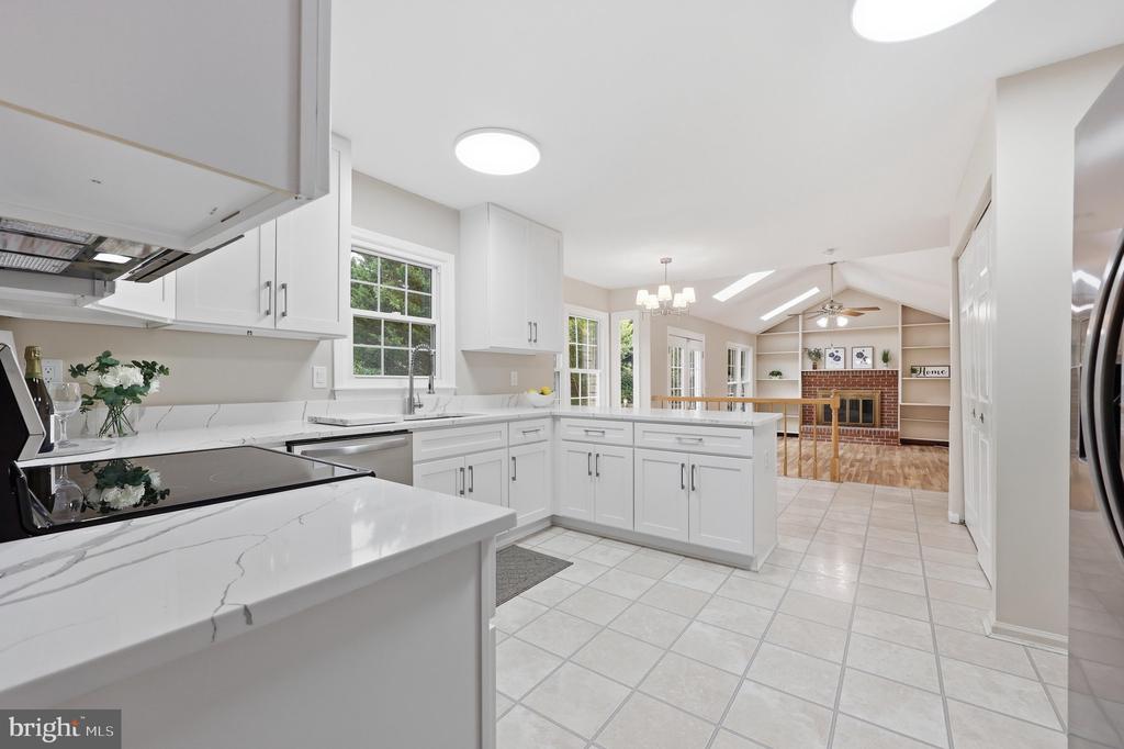 34 SPINNING WHEEL COURT