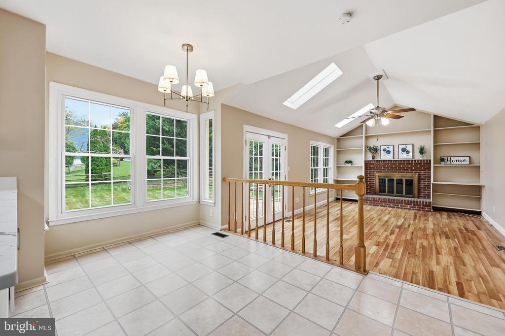 34 SPINNING WHEEL COURT