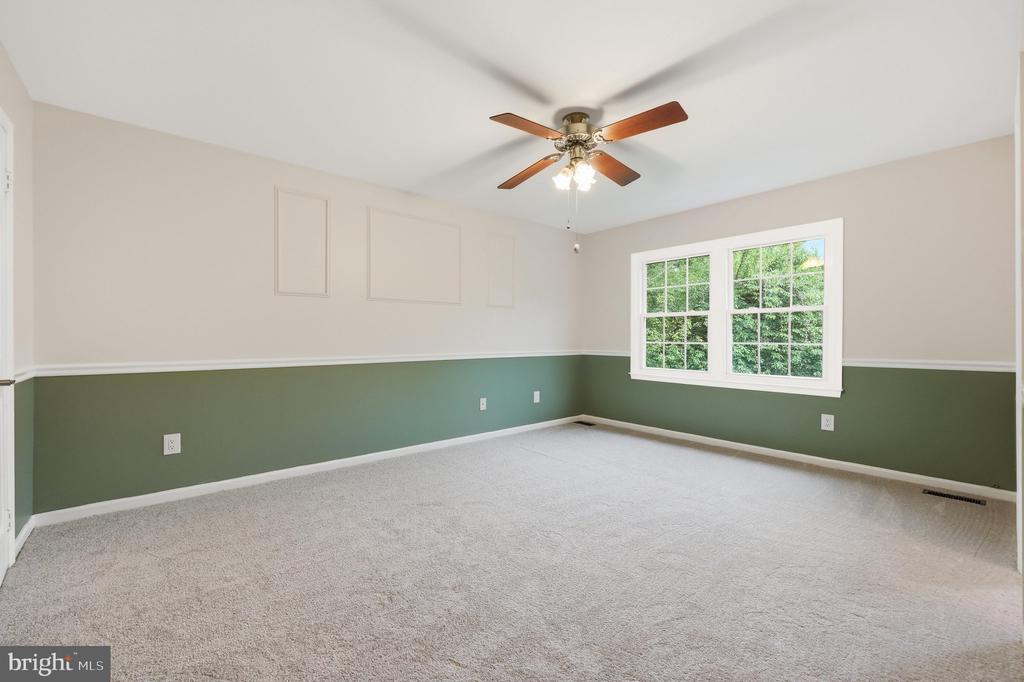 34 SPINNING WHEEL COURT