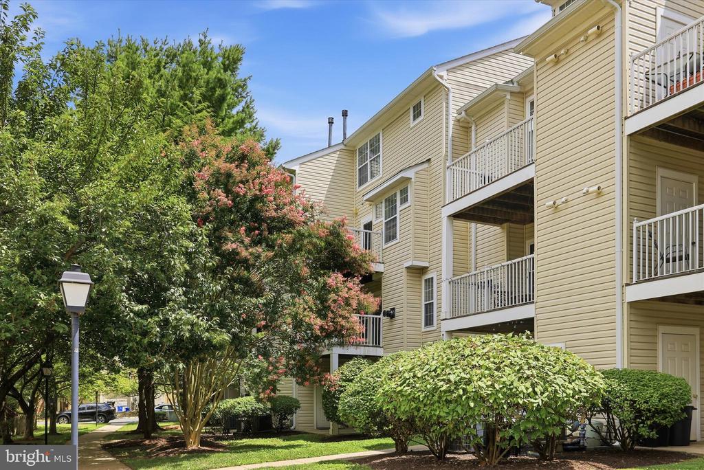 20519 GOLF COURSE DRIVE Unit: 1708