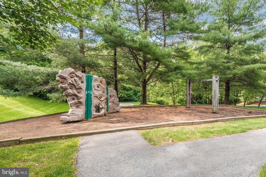 20126 SEABREEZE COURT