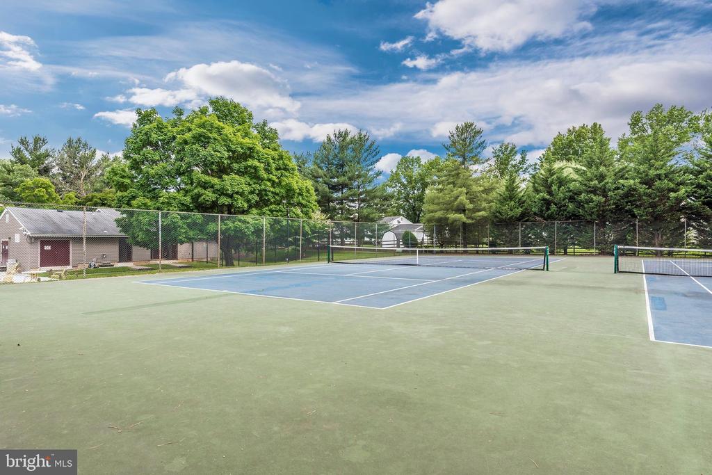 20126 SEABREEZE COURT