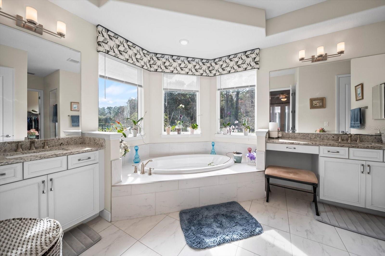 11 NEW LEATHERWOOD DR