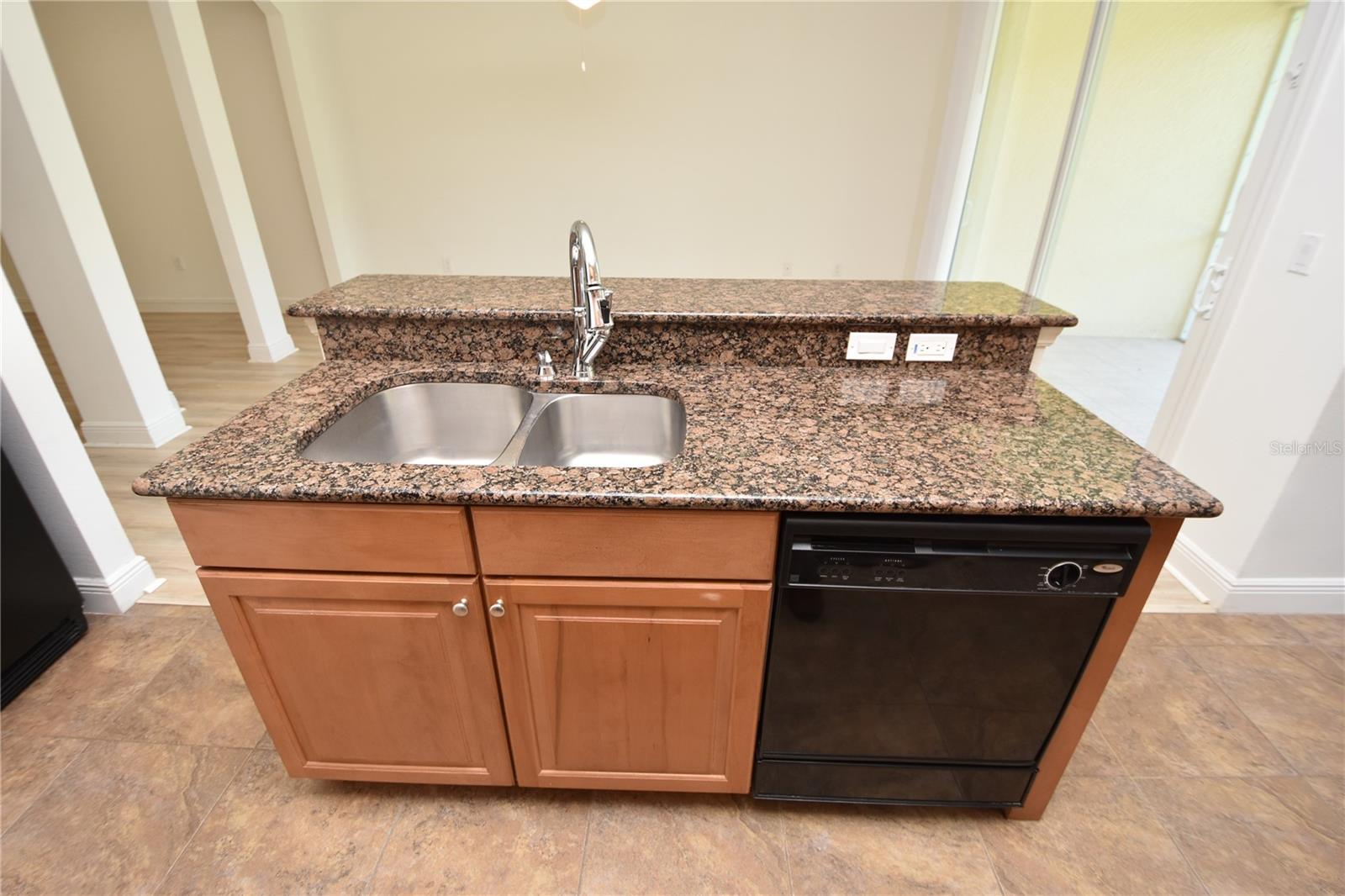 15 RIVERVIEW BND N #212