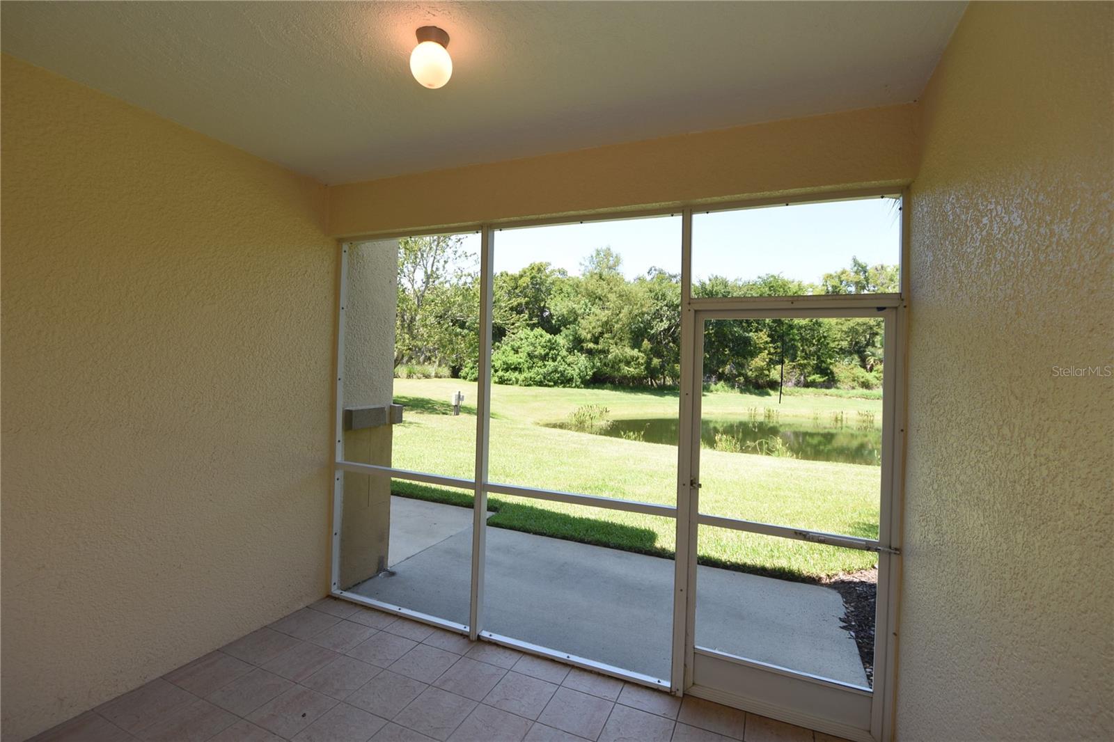 15 RIVERVIEW BND N #212