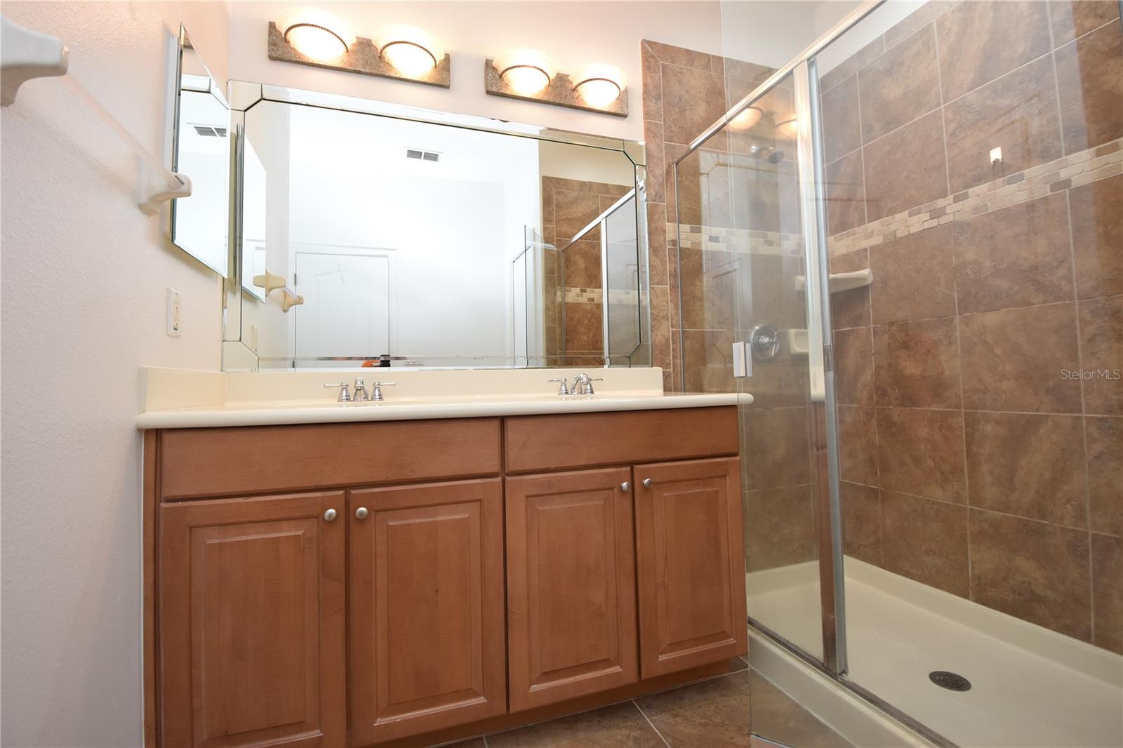 15 RIVERVIEW BND N #212