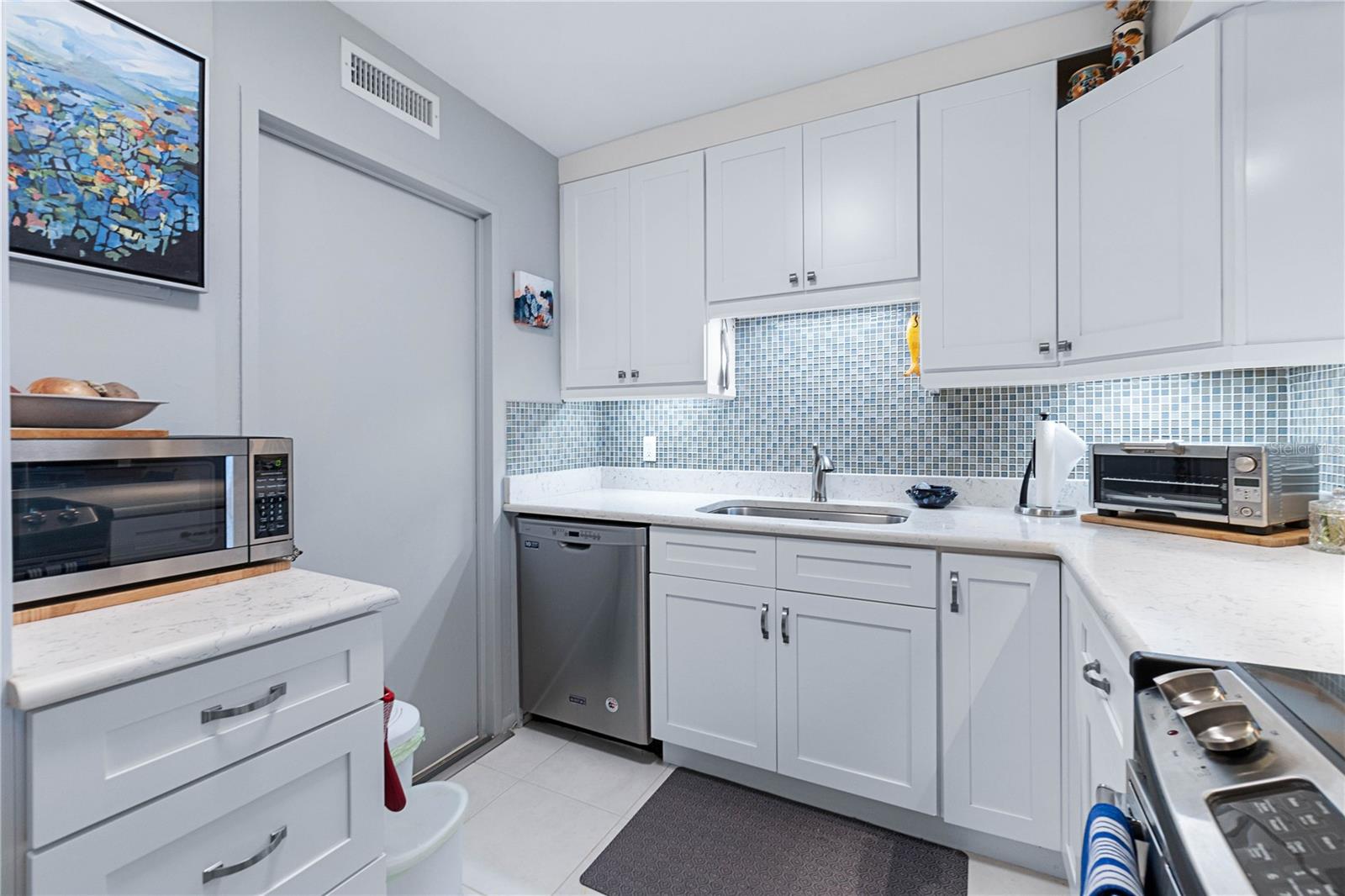 1224 S PENINSULA DR #422