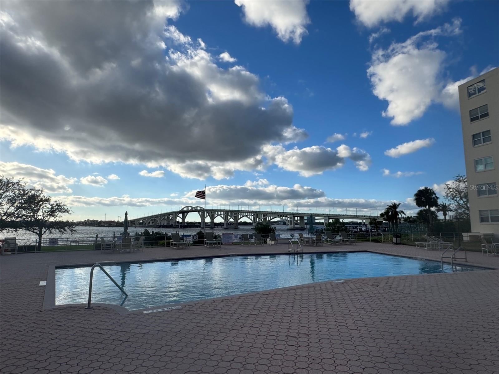 1224 S PENINSULA DR #422