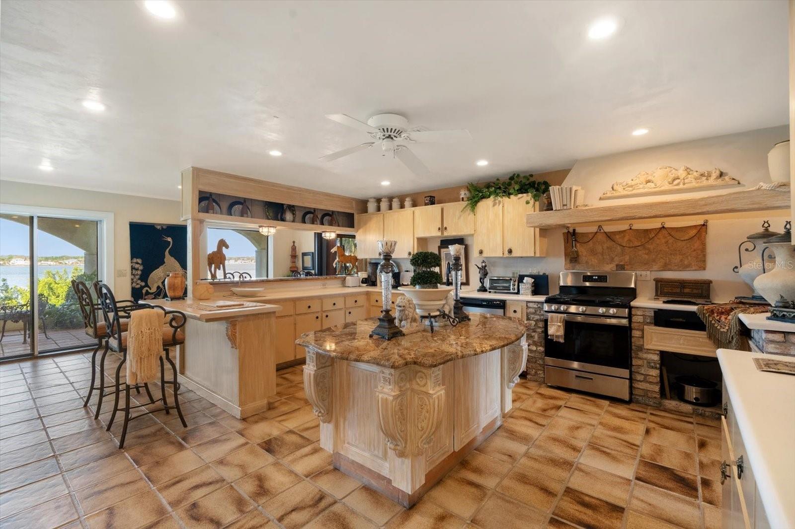 1010 JOHN ANDERSON DR