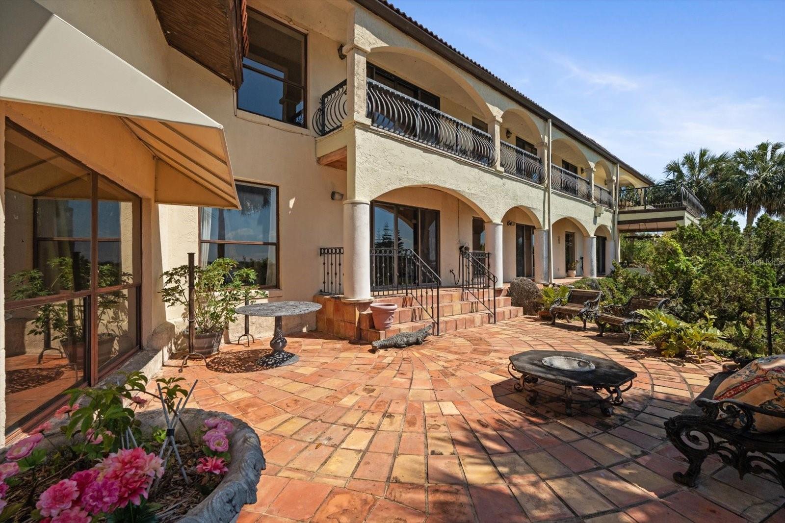 1010 JOHN ANDERSON DR