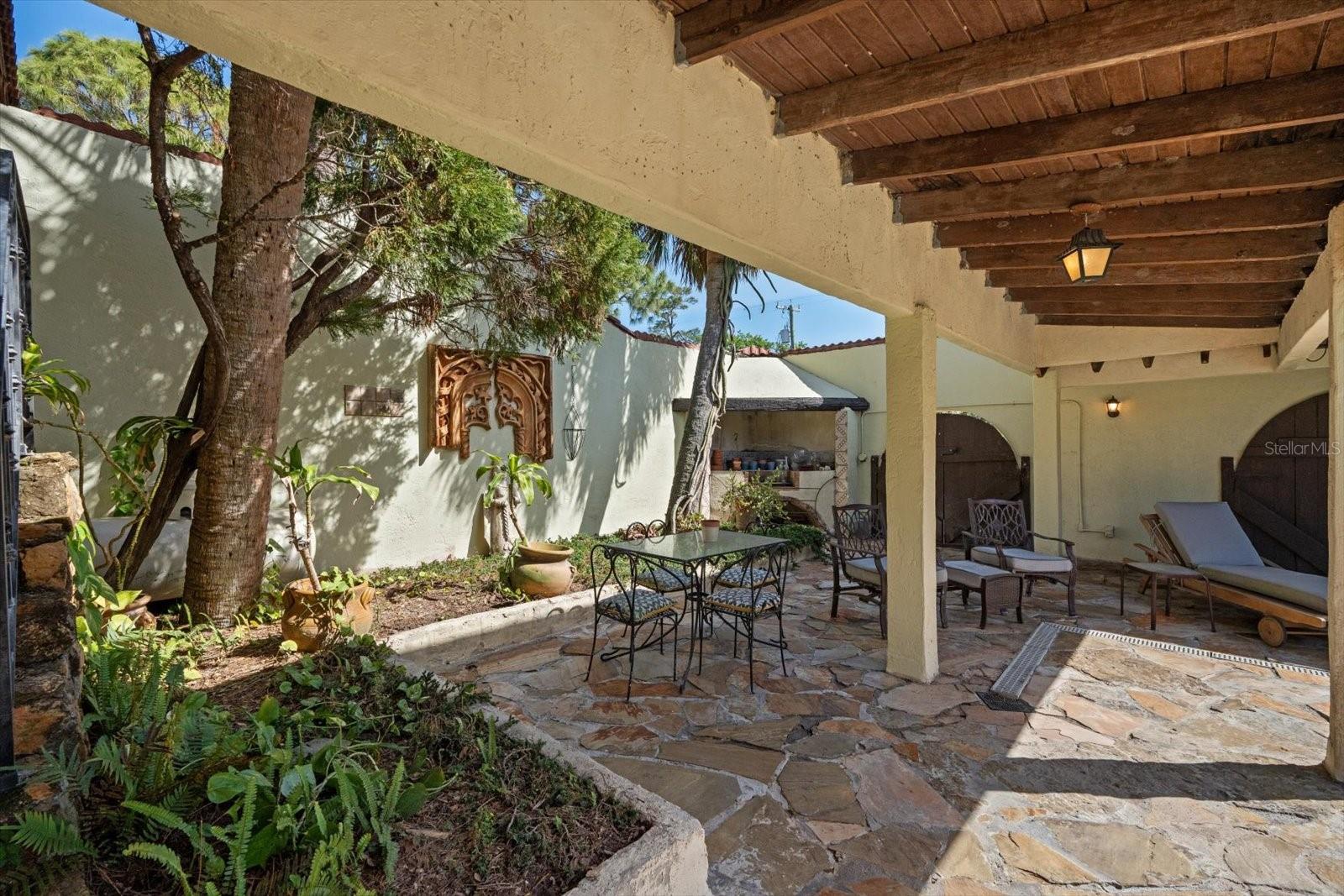 1010 JOHN ANDERSON DR