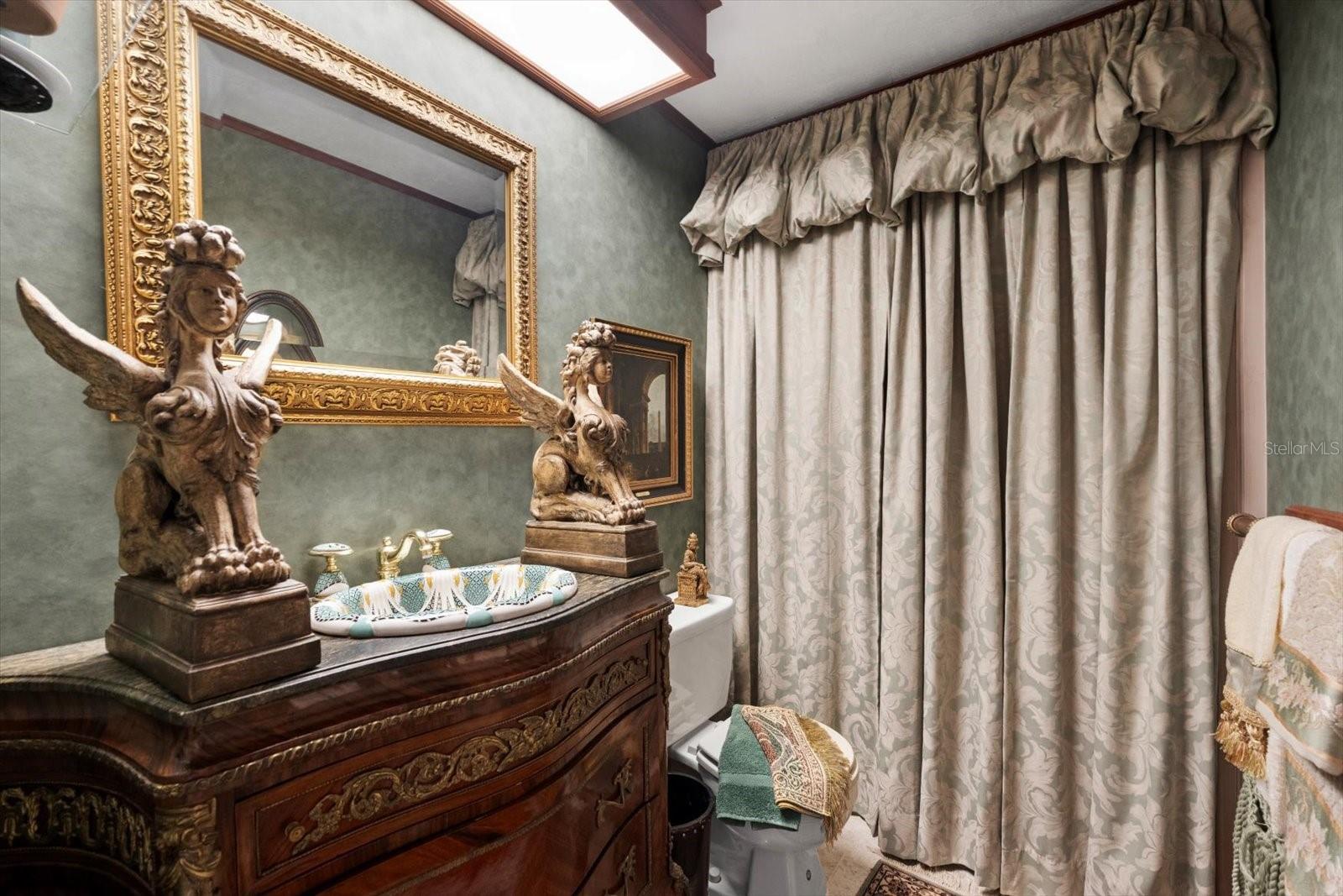 1010 JOHN ANDERSON DR