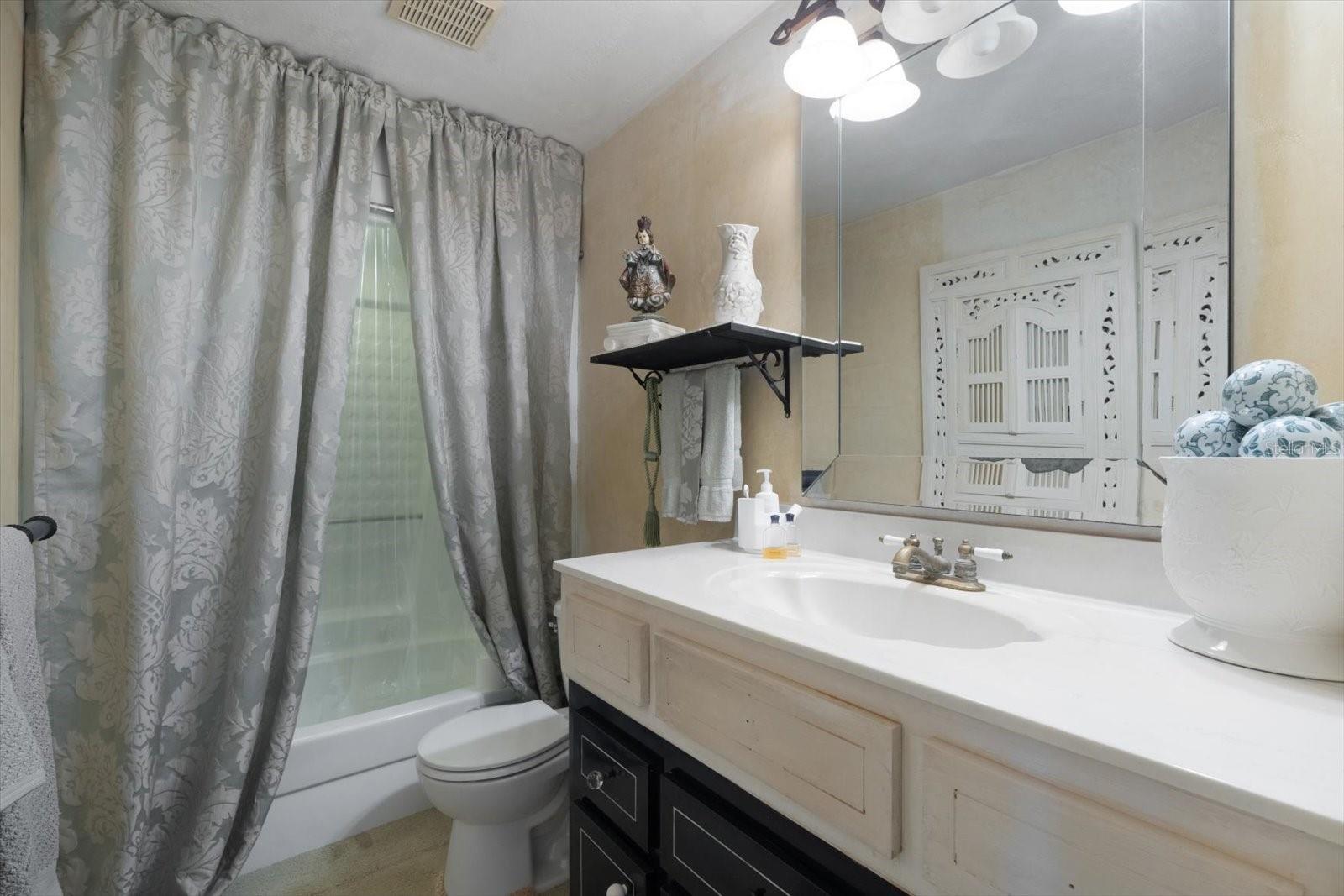 1010 JOHN ANDERSON DR