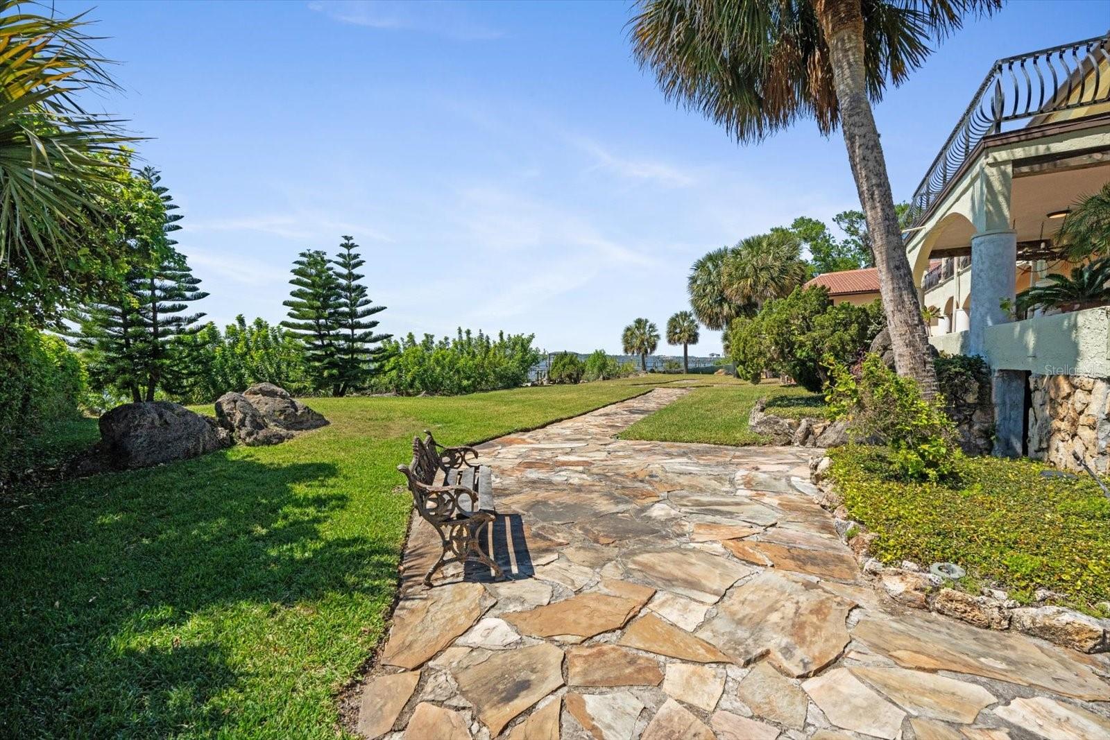 1010 JOHN ANDERSON DR