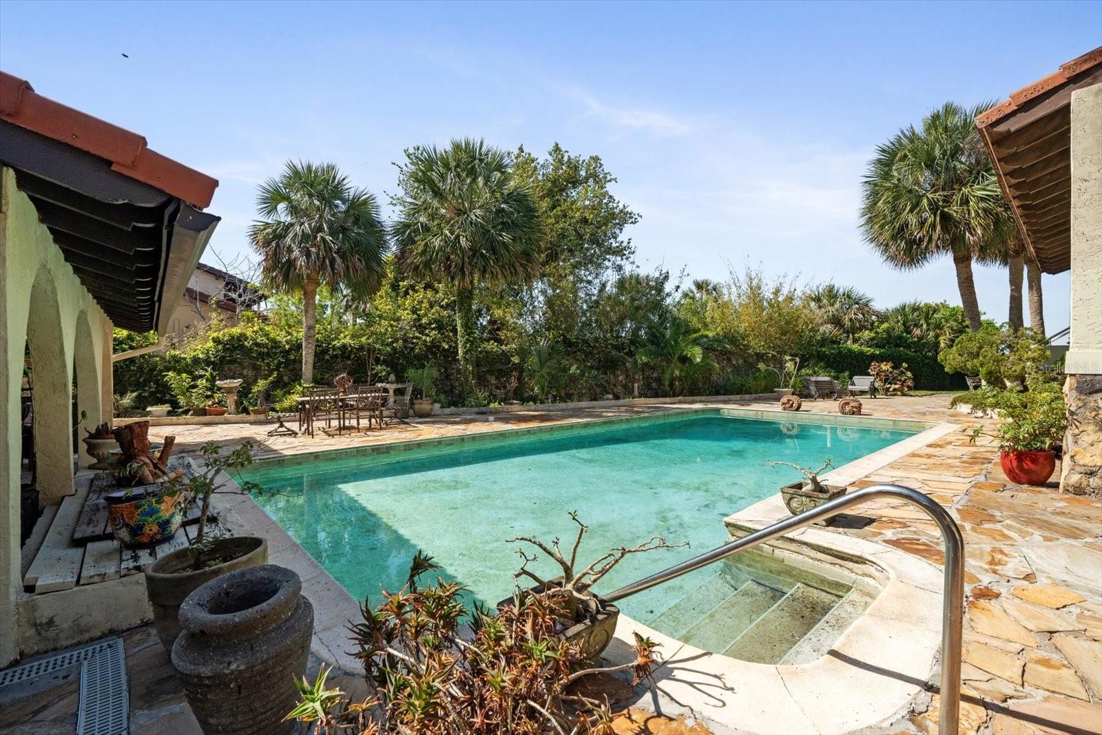 1010 JOHN ANDERSON DR