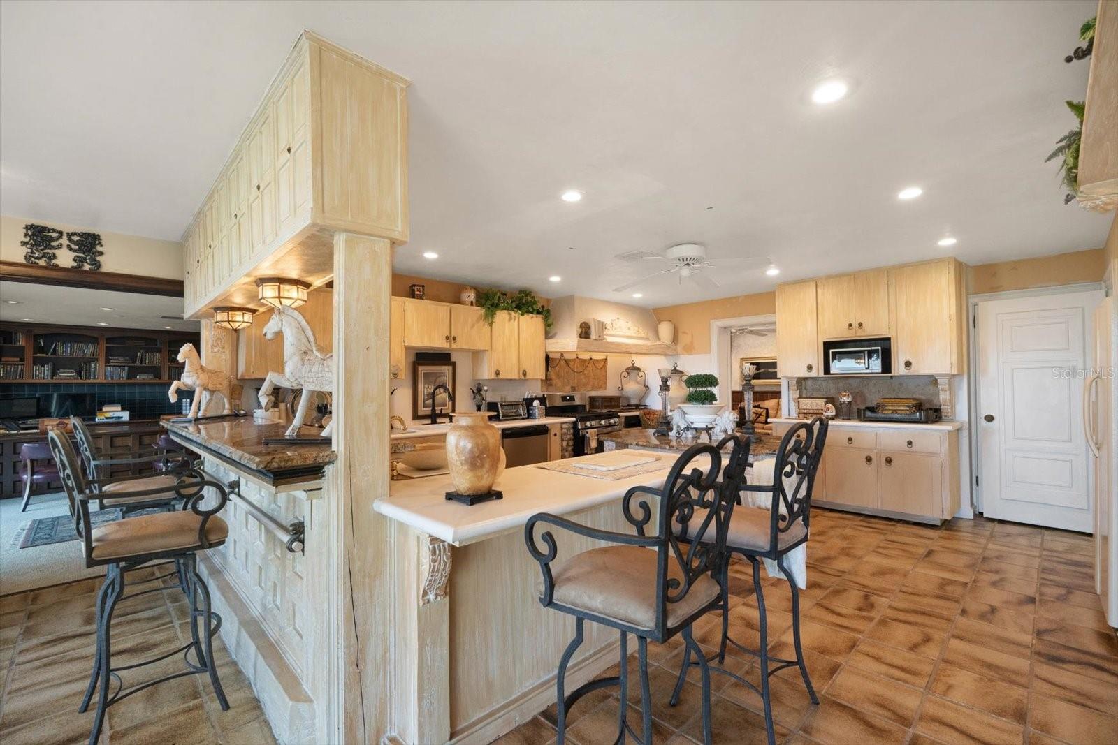 1010 JOHN ANDERSON DR