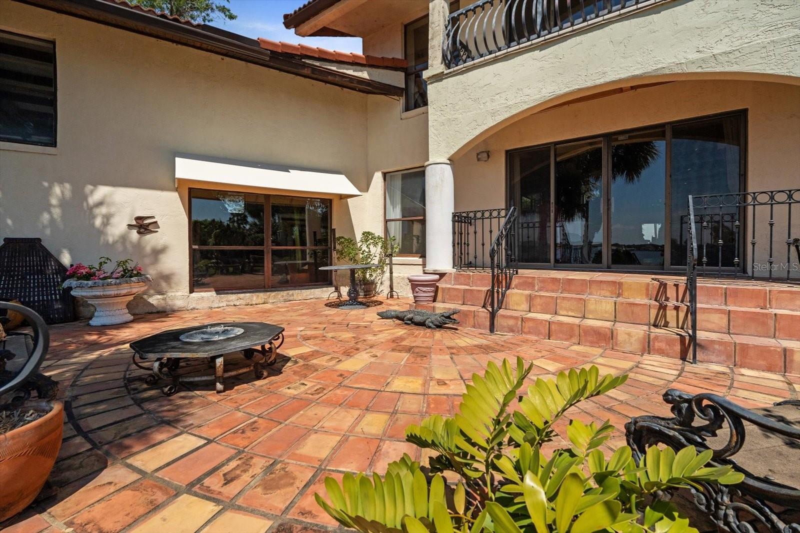 1010 JOHN ANDERSON DR