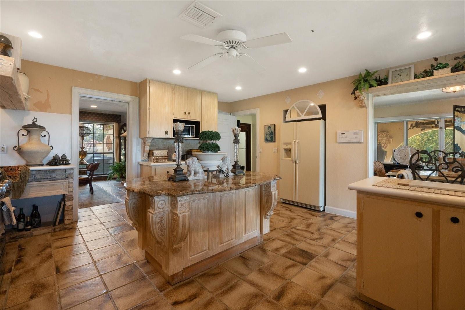 1010 JOHN ANDERSON DR