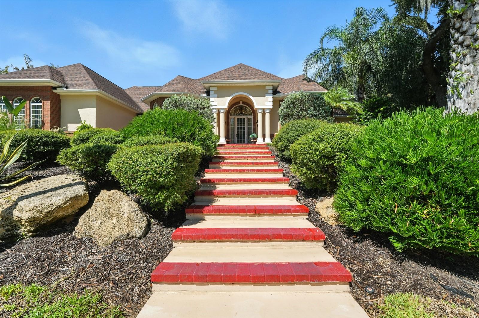8 IVEY LN