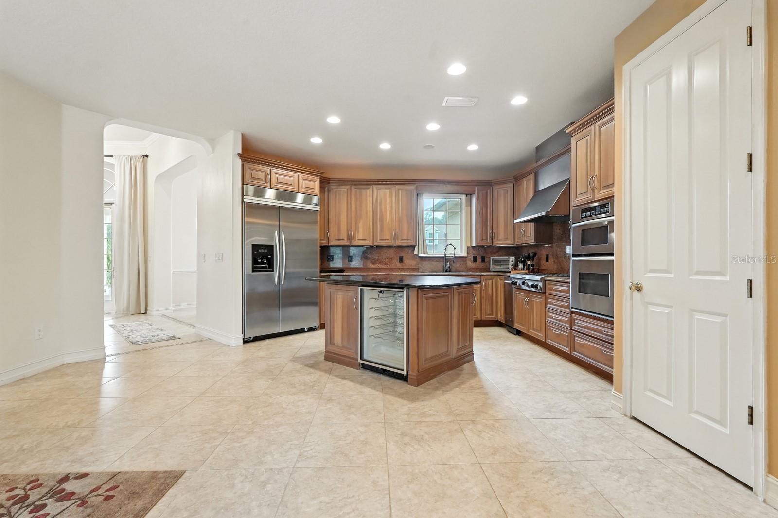 8 IVEY LN