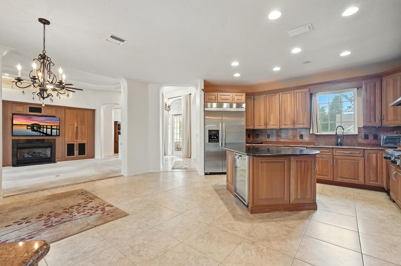 8 IVEY LN