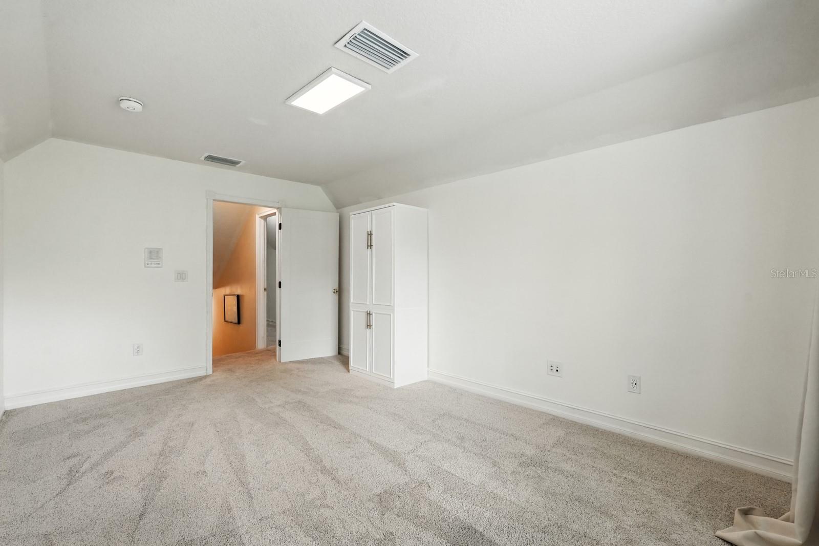 8 IVEY LN