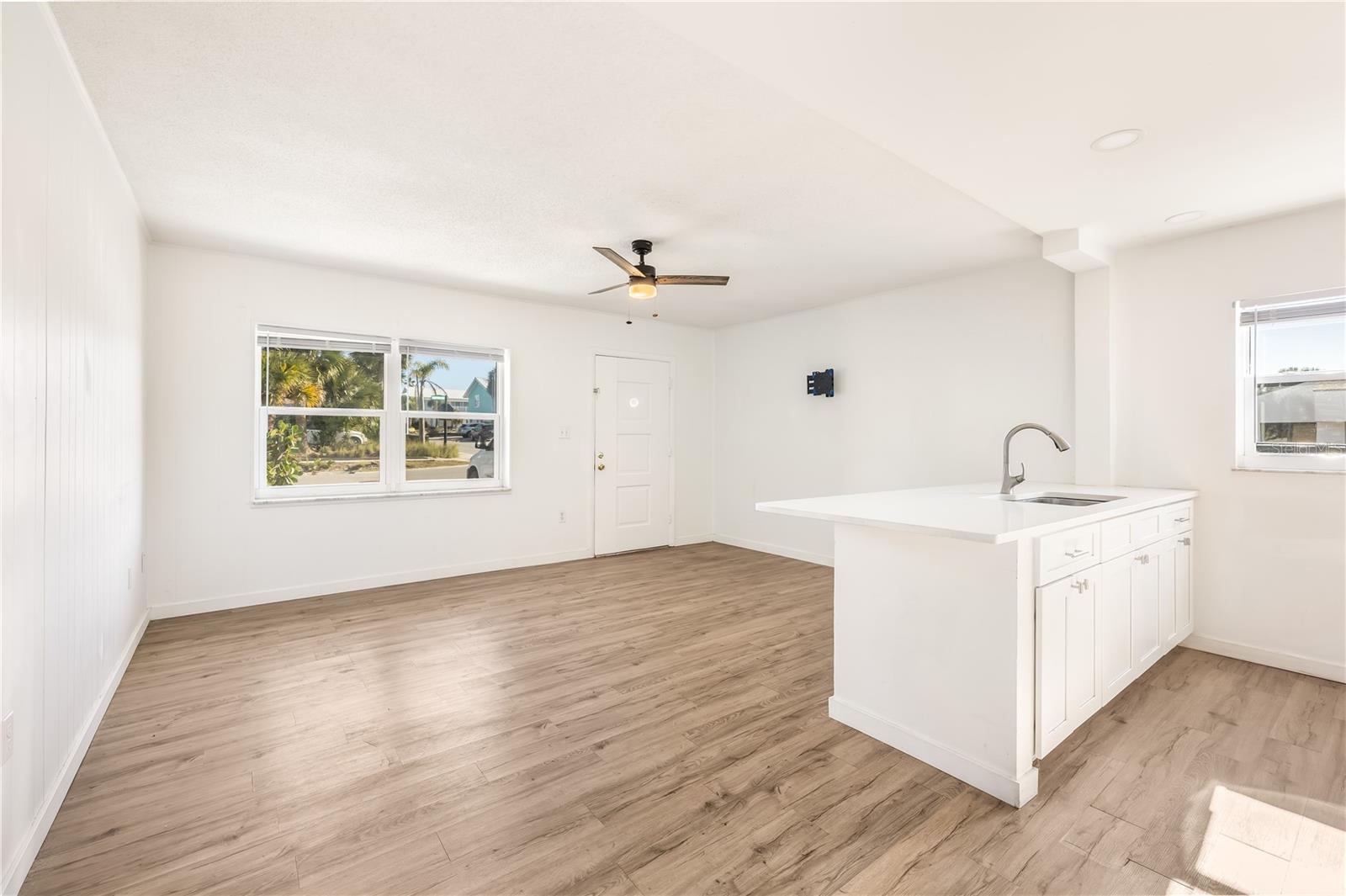 212 S DAYTONA AVE #1