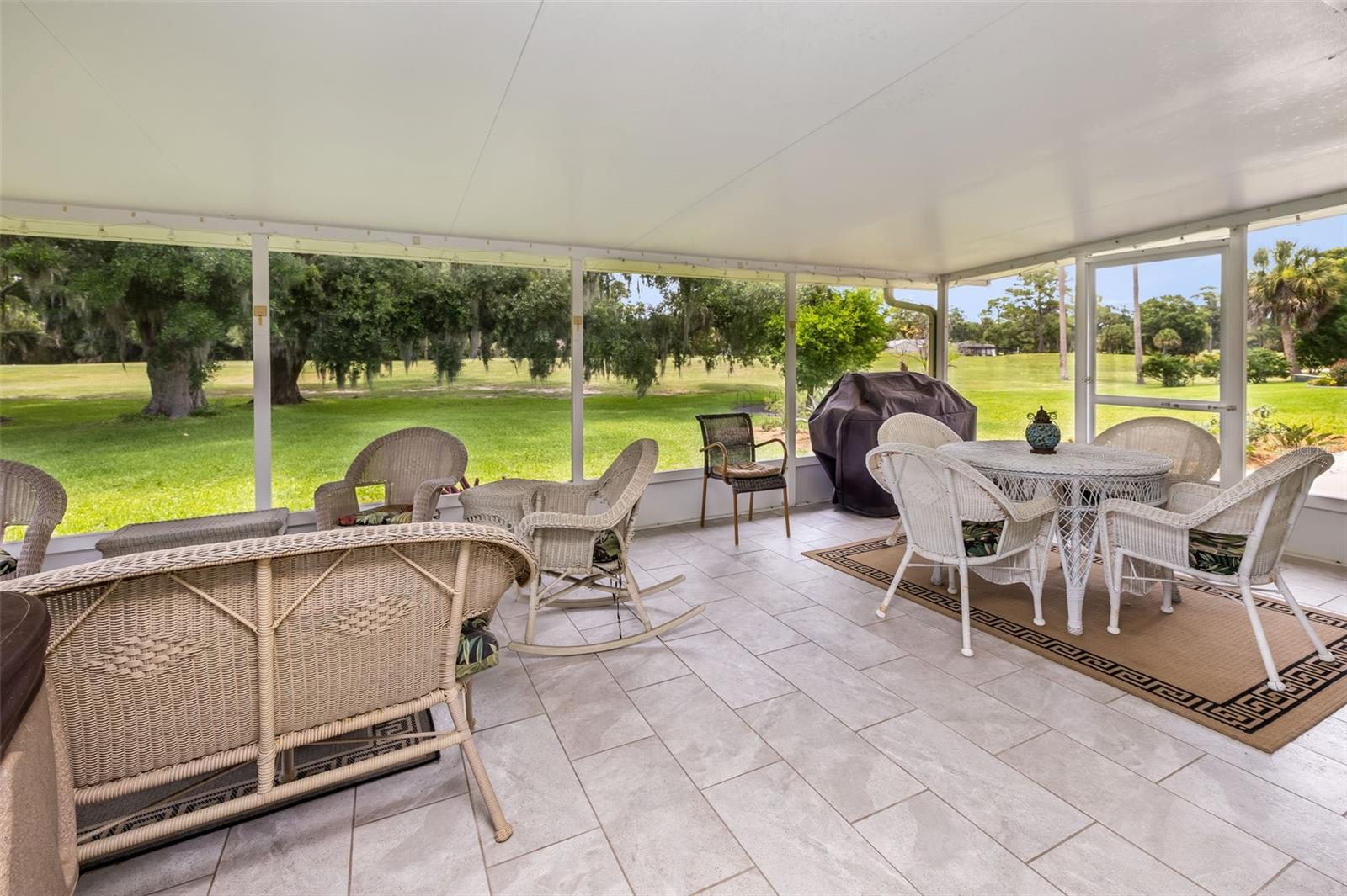 8 COURTNEY PL