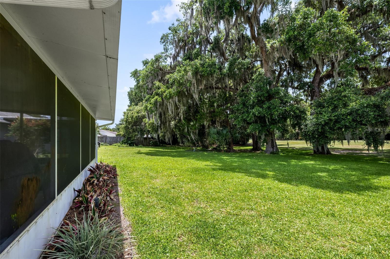 8 COURTNEY PL