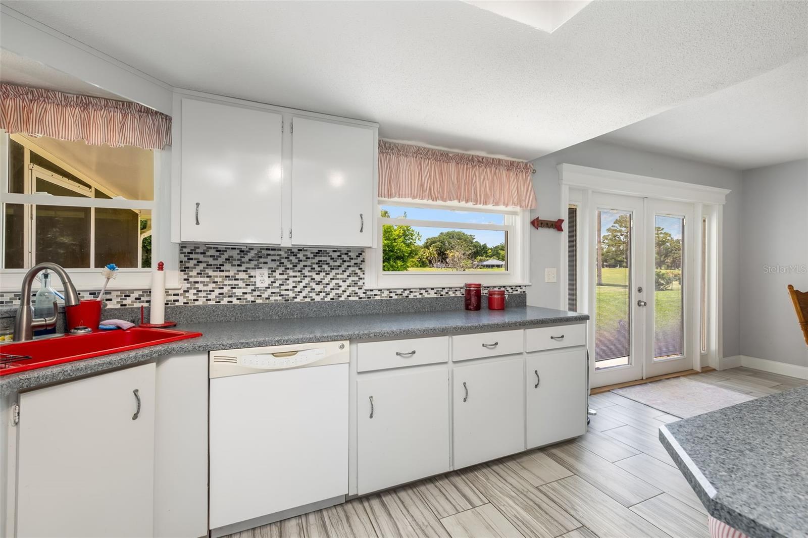 8 COURTNEY PL