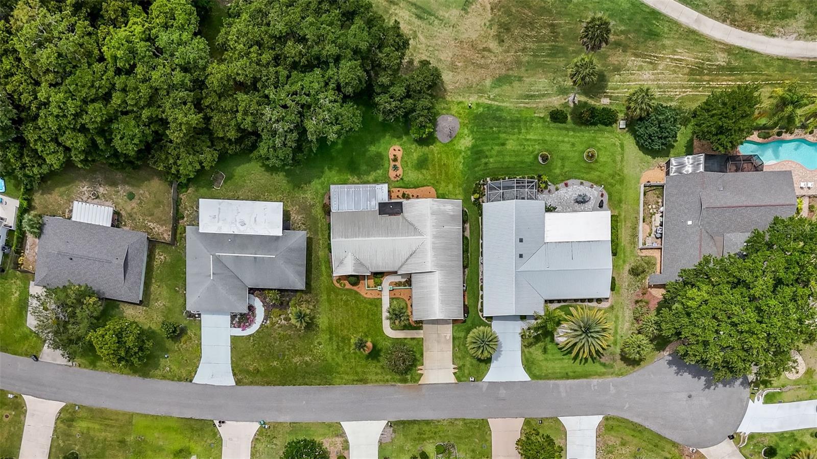 8 COURTNEY PL