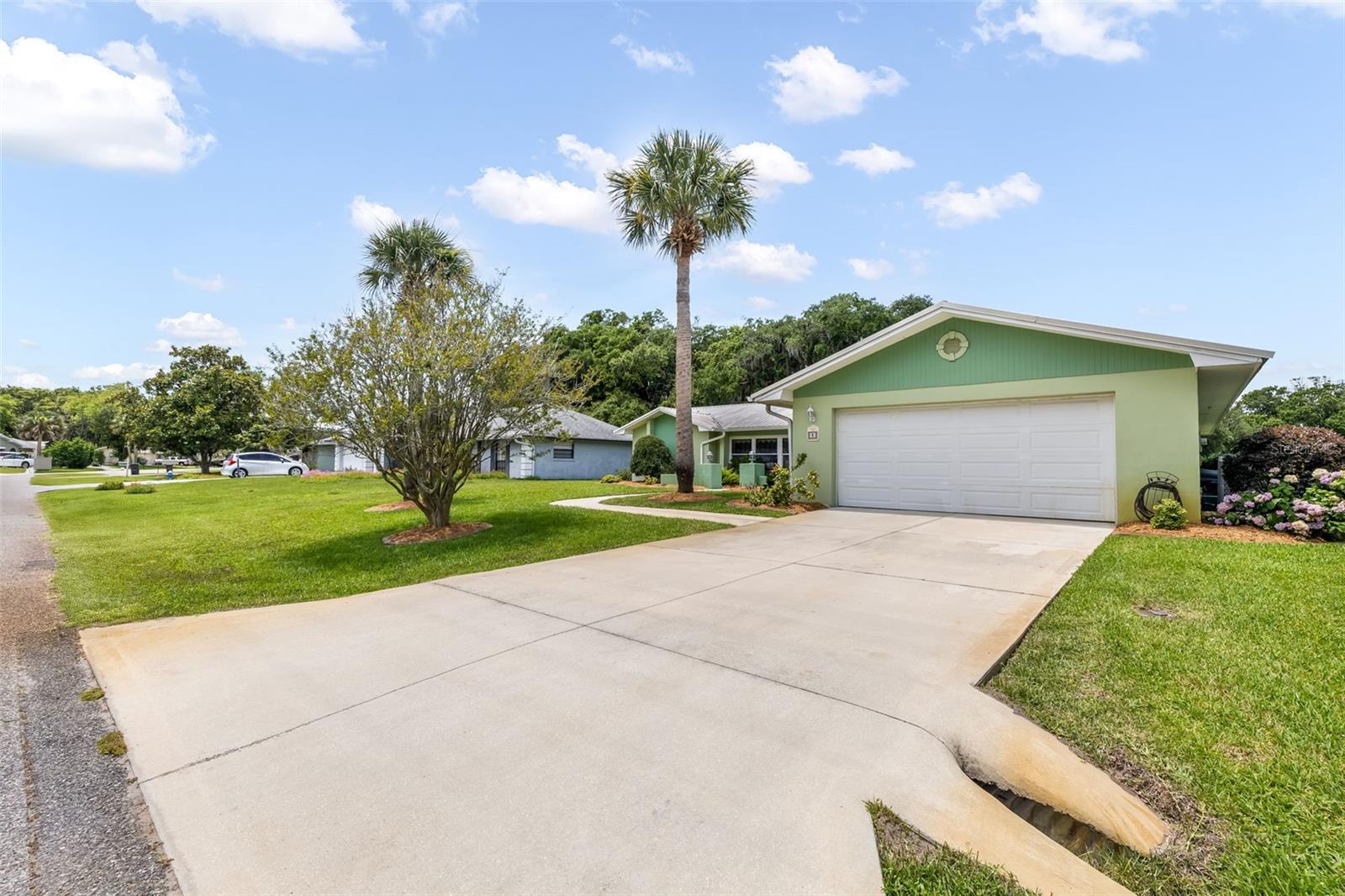 8 COURTNEY PL