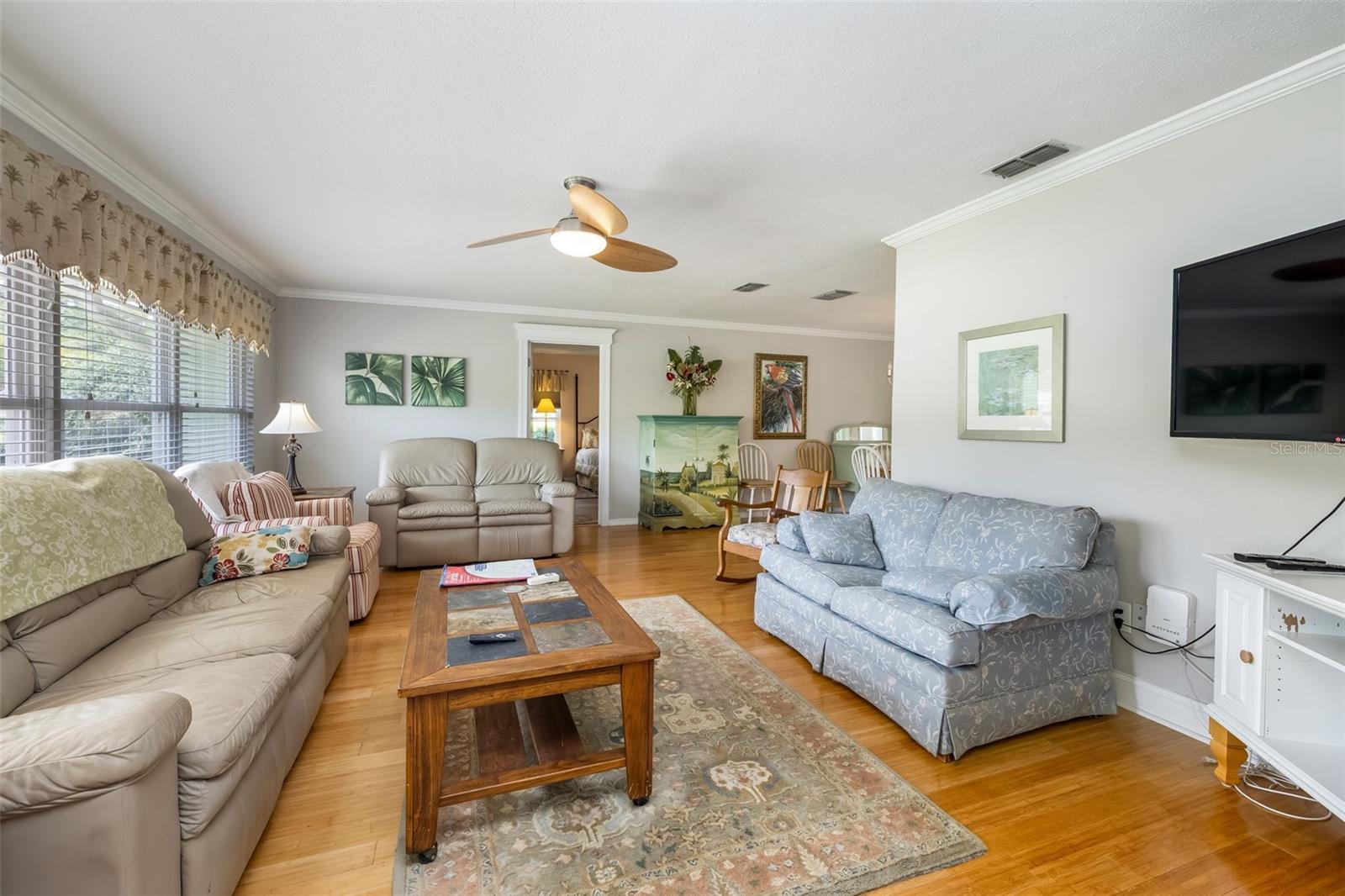 8 COURTNEY PL