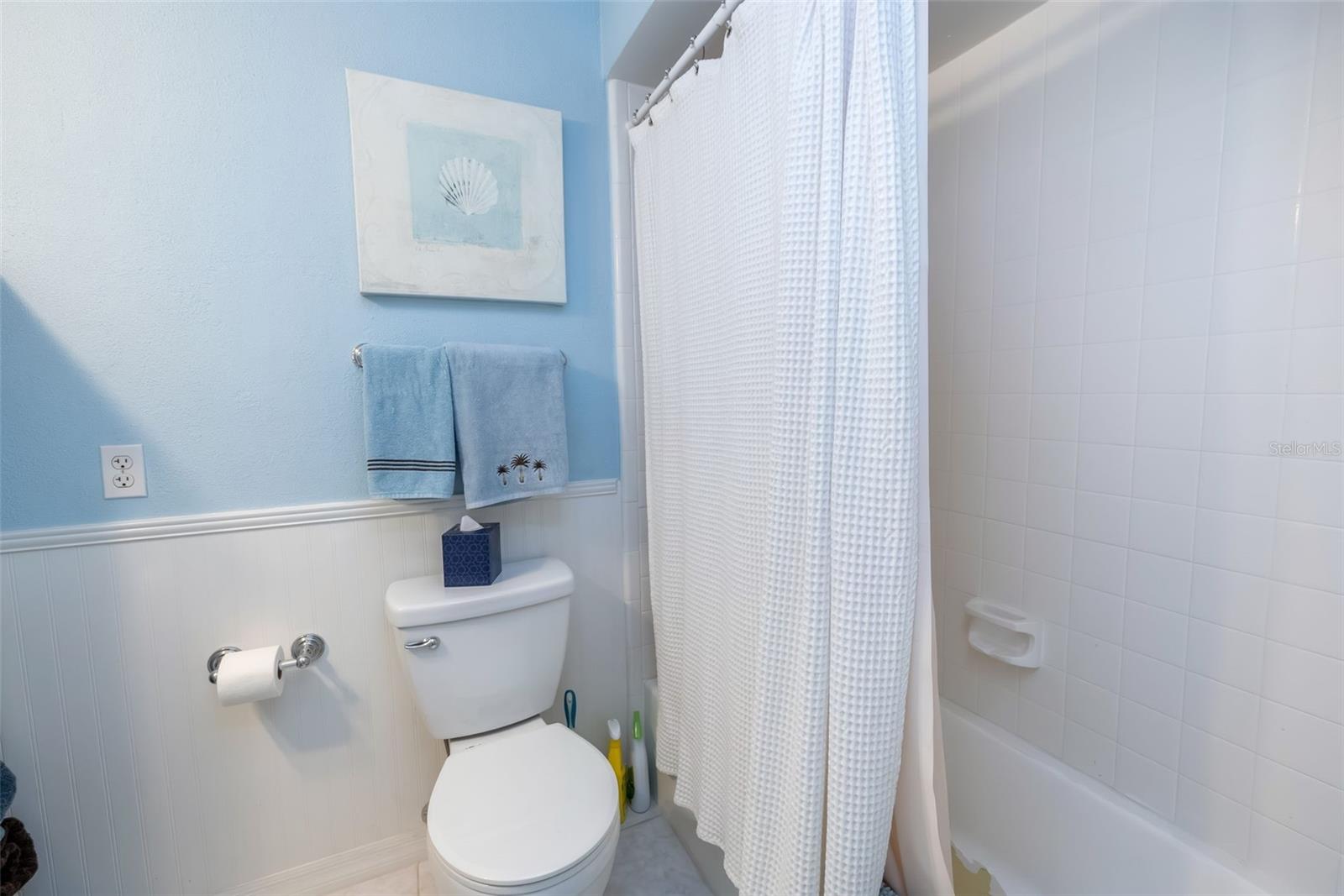 8 COURTNEY PL