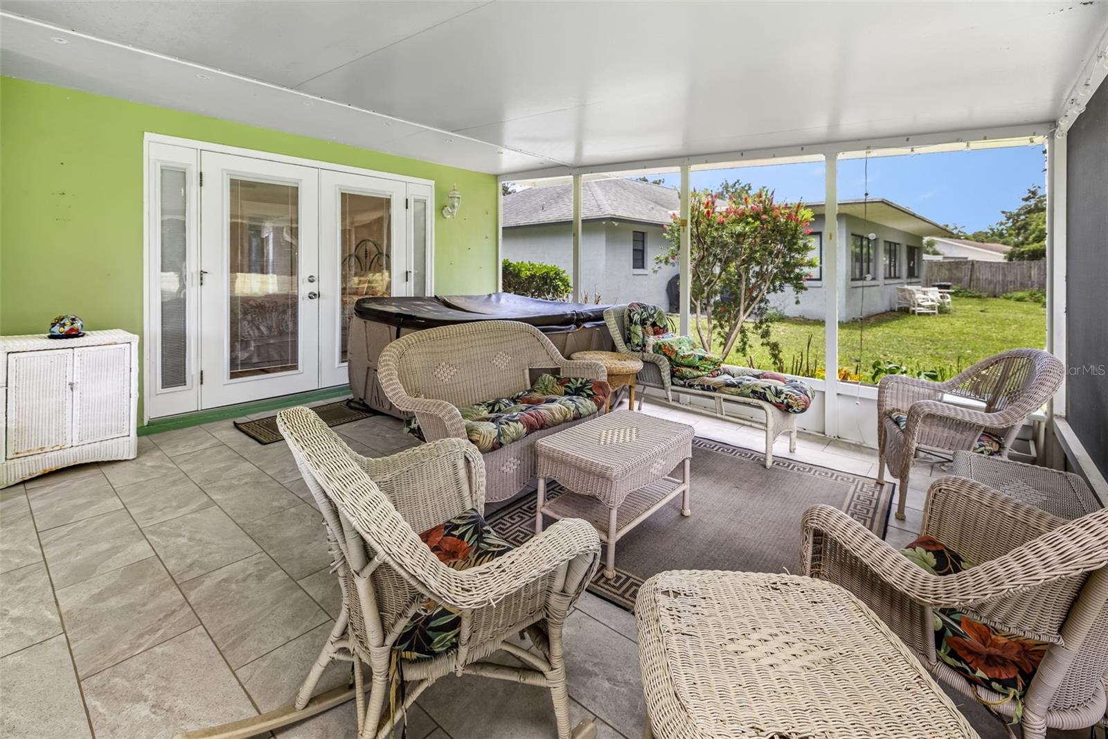 8 COURTNEY PL