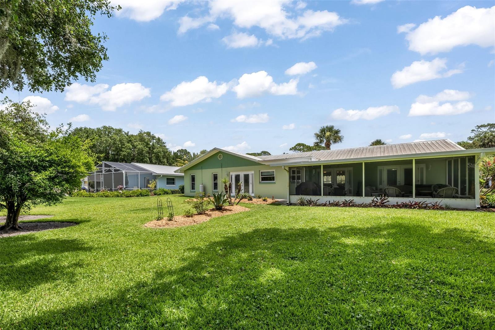 8 COURTNEY PL