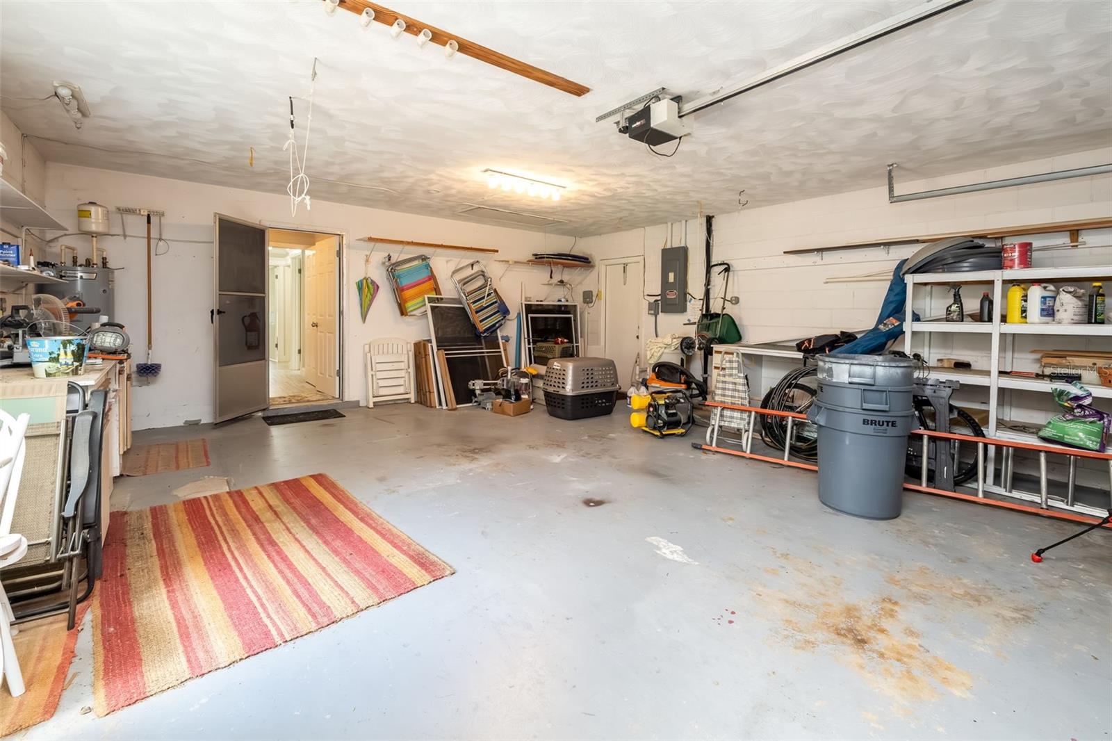 8 COURTNEY PL