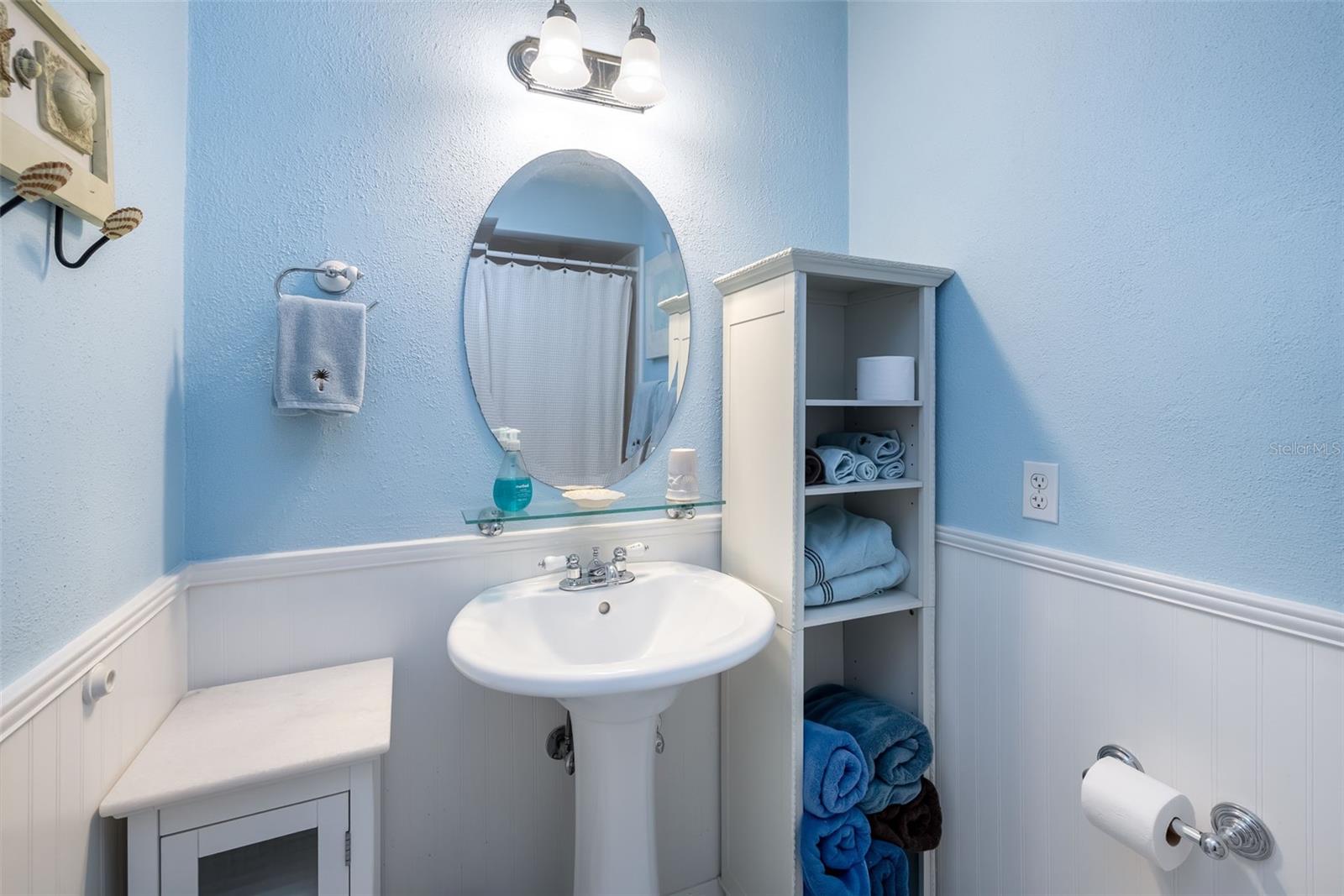 8 COURTNEY PL