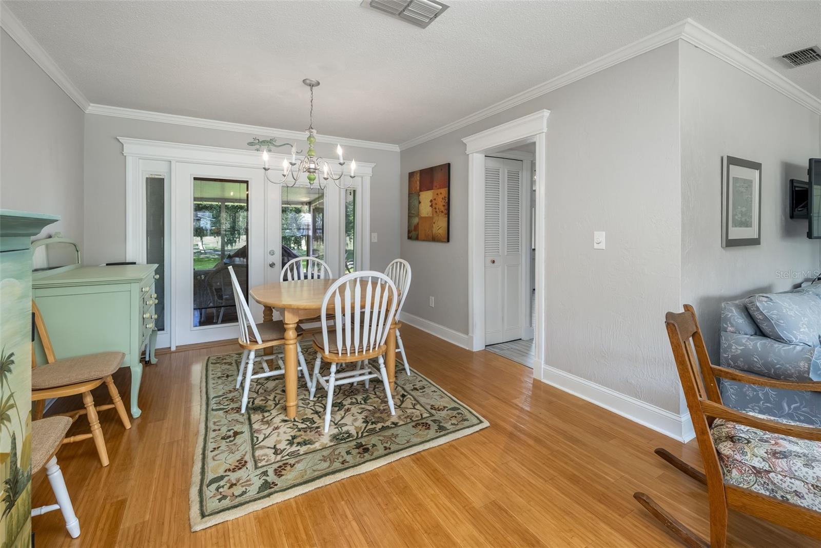 8 COURTNEY PL