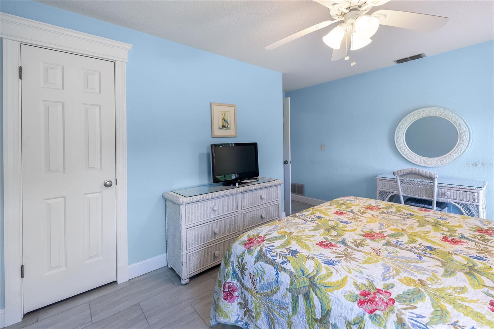 8 COURTNEY PL