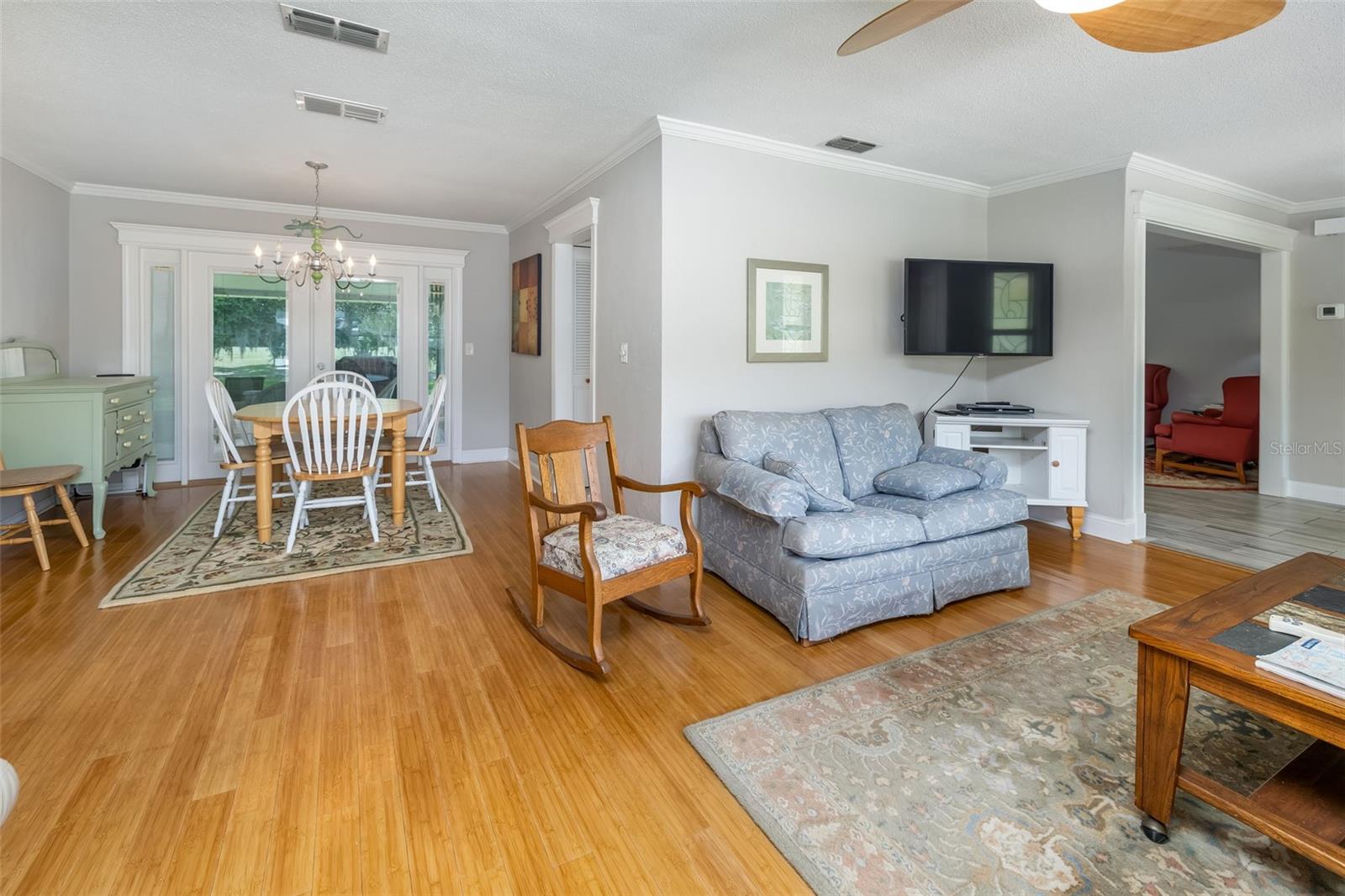 8 COURTNEY PL