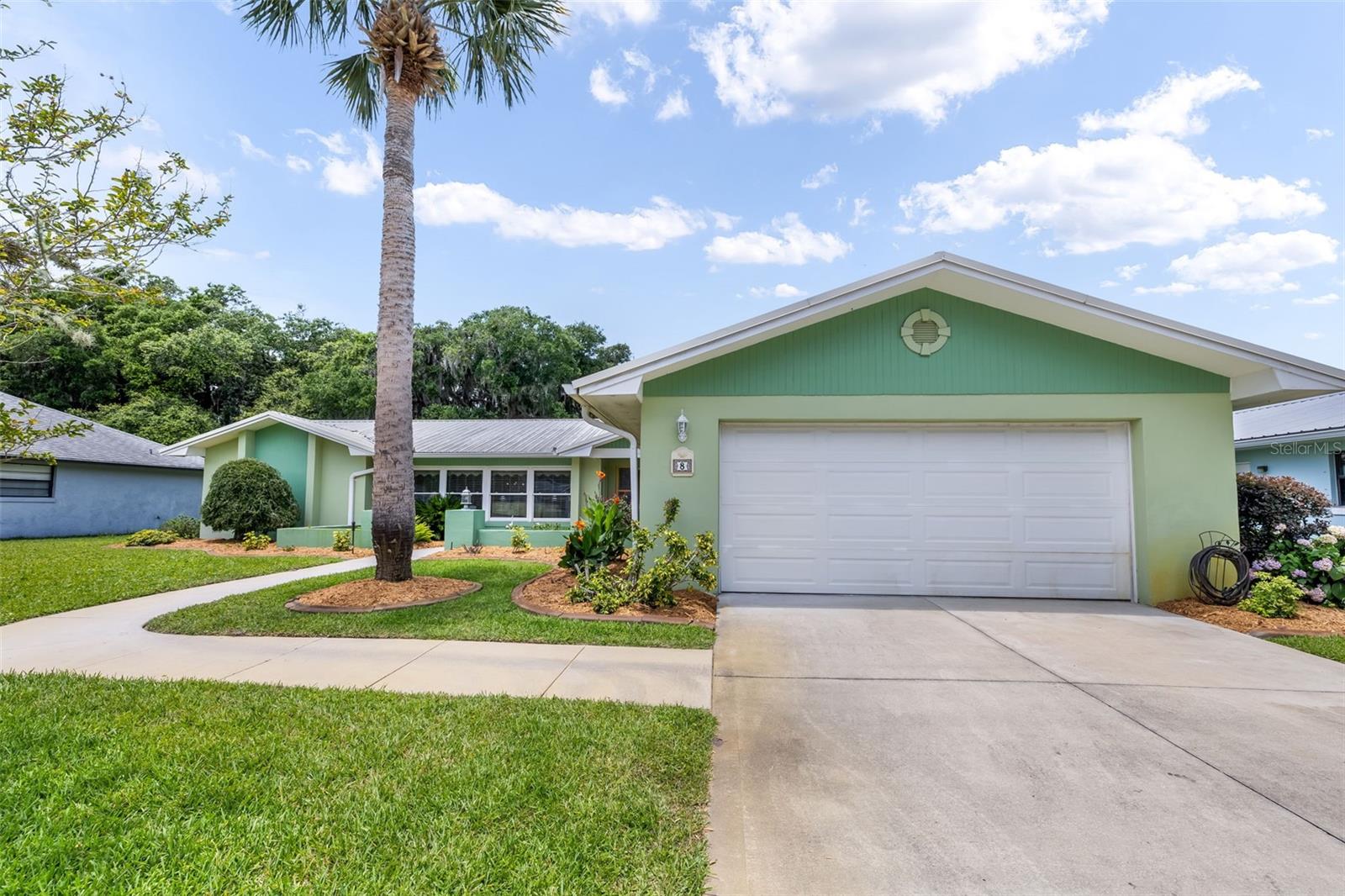 8 COURTNEY PL