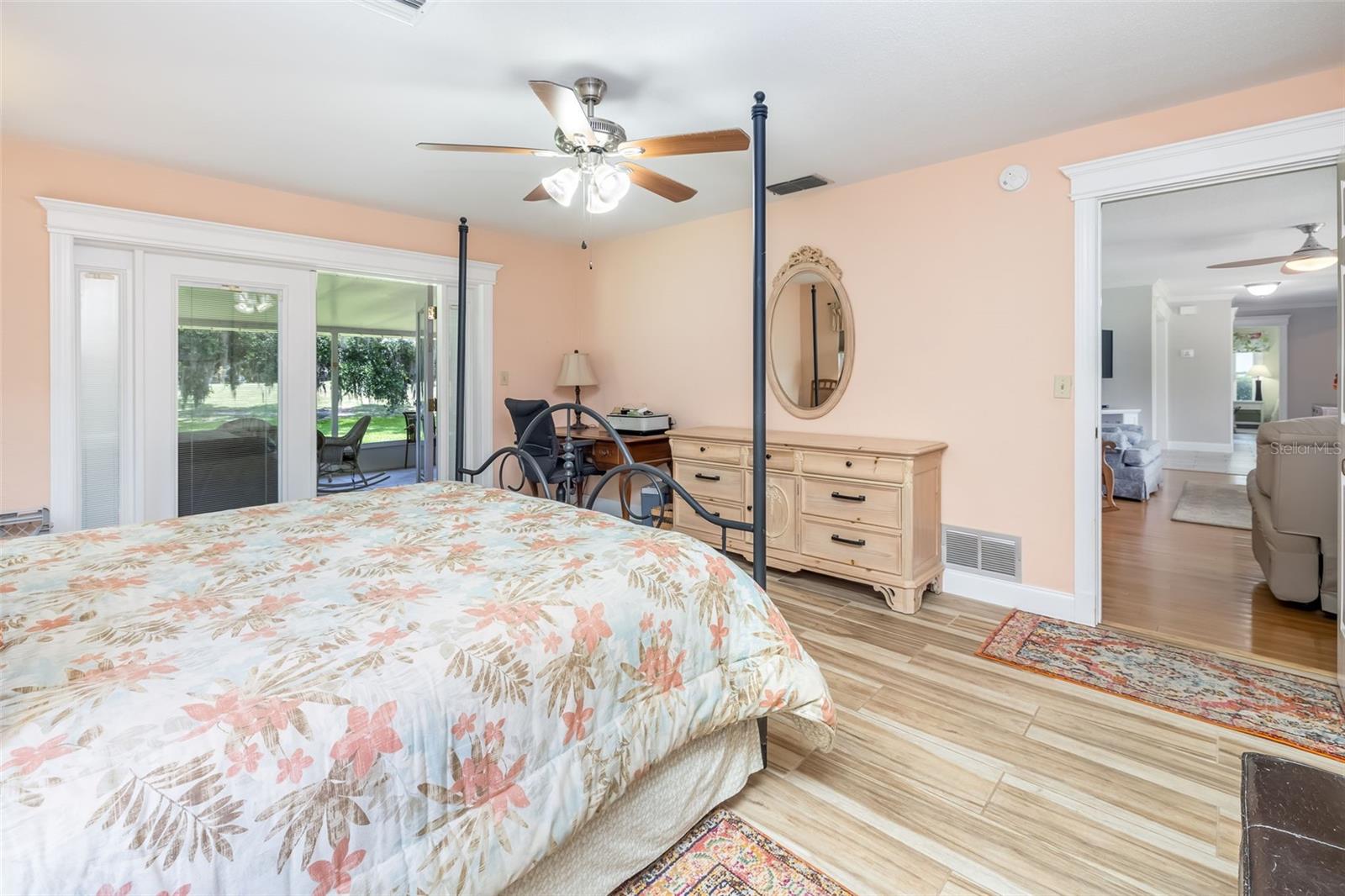8 COURTNEY PL